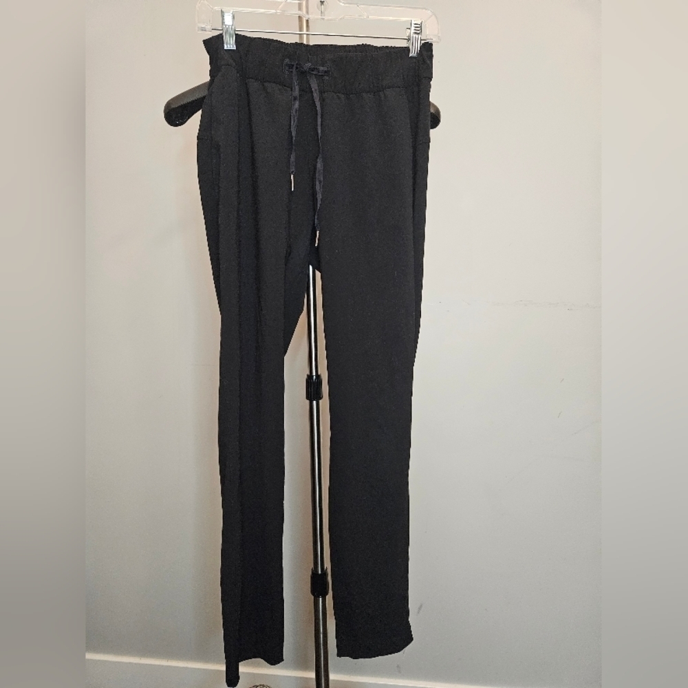 Lululemon On The Fly Women's Pant Trouser. Black. Size 4